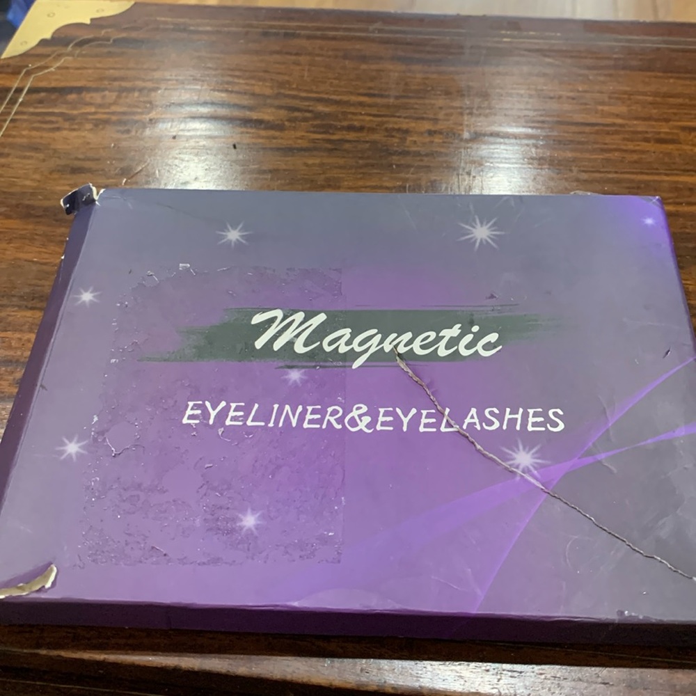 Eyeliner &eyelashes